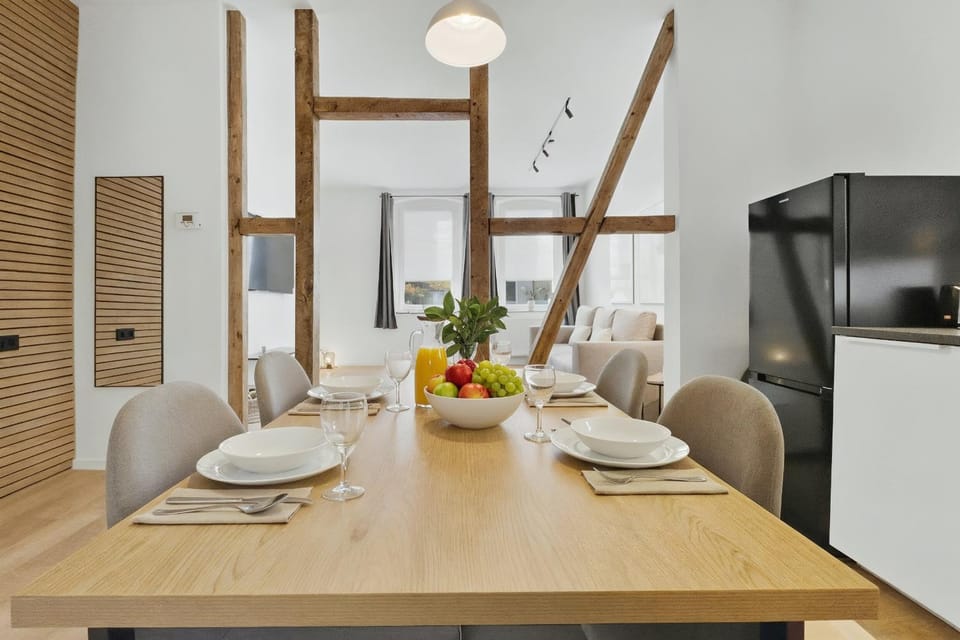 Kitchen or kitchenette, Food and drinks, Dining area, Food