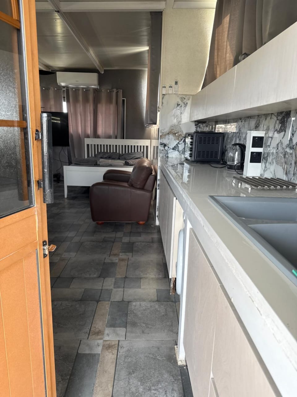 Bed, Bedroom, oven