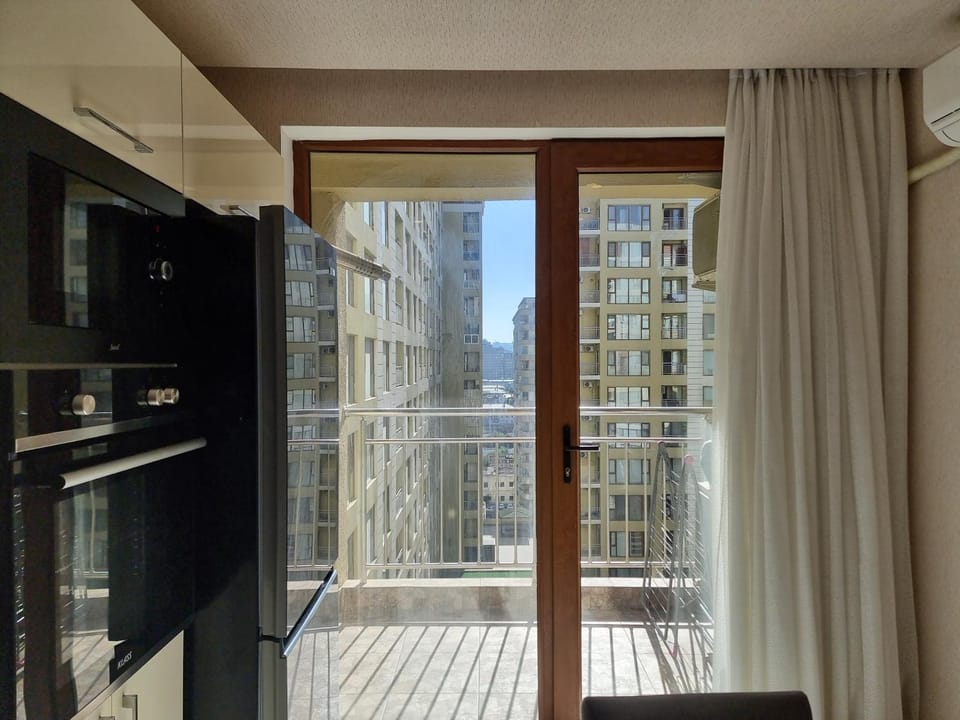 View (from property/room), Balcony/Terrace, Kitchen or kitchenette, oven