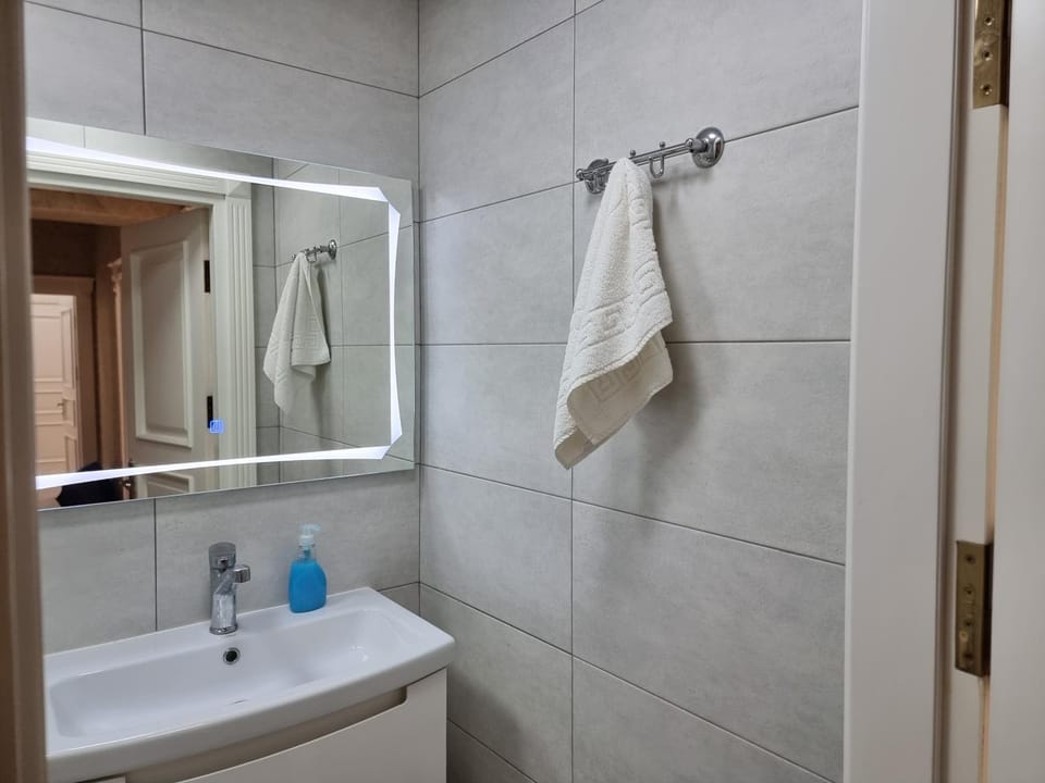 Shower, Bathroom, towels