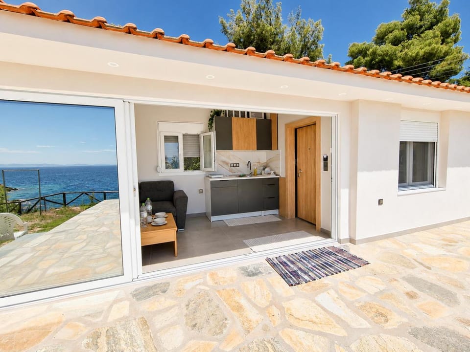 Property building, Patio, Day, Natural landscape, View (from property/room), Balcony/Terrace, Sea view