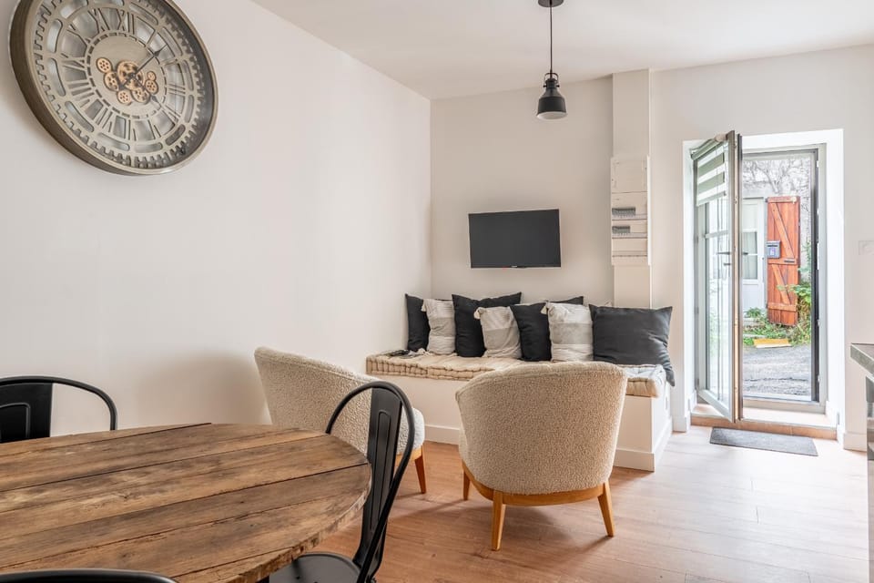 Property building, Living room