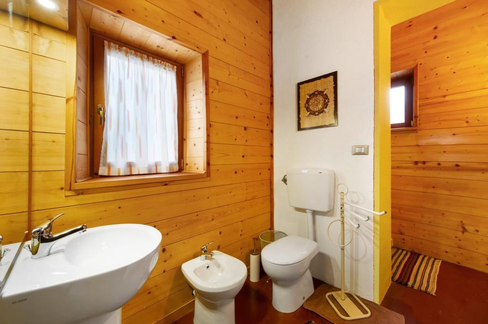 Bathroom, Living room