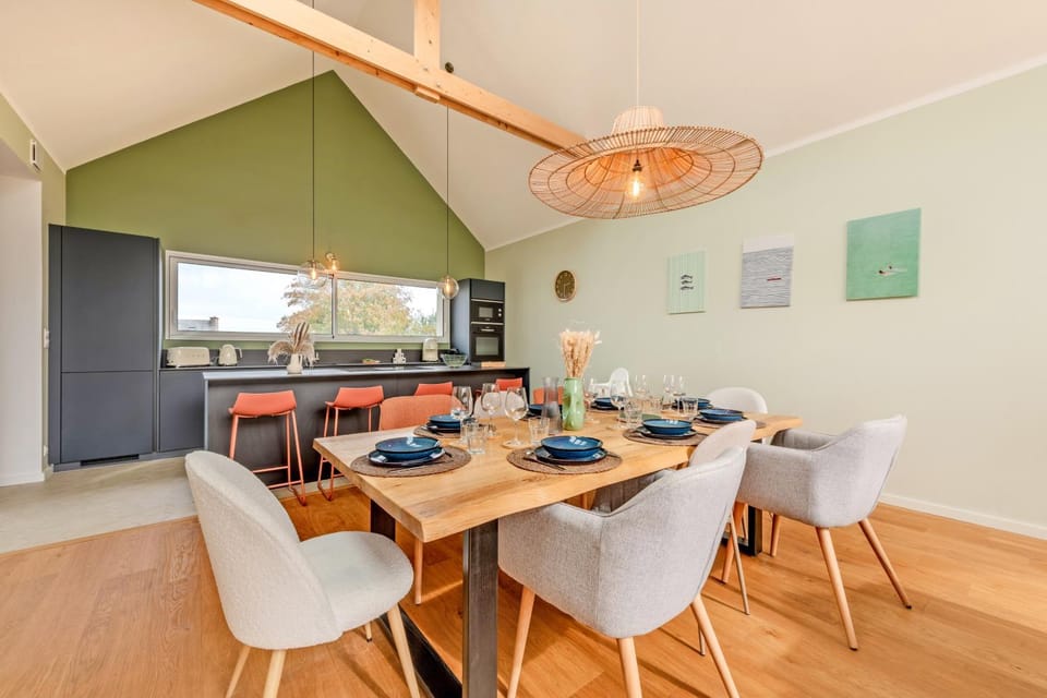Property building, Kitchen or kitchenette, Living room