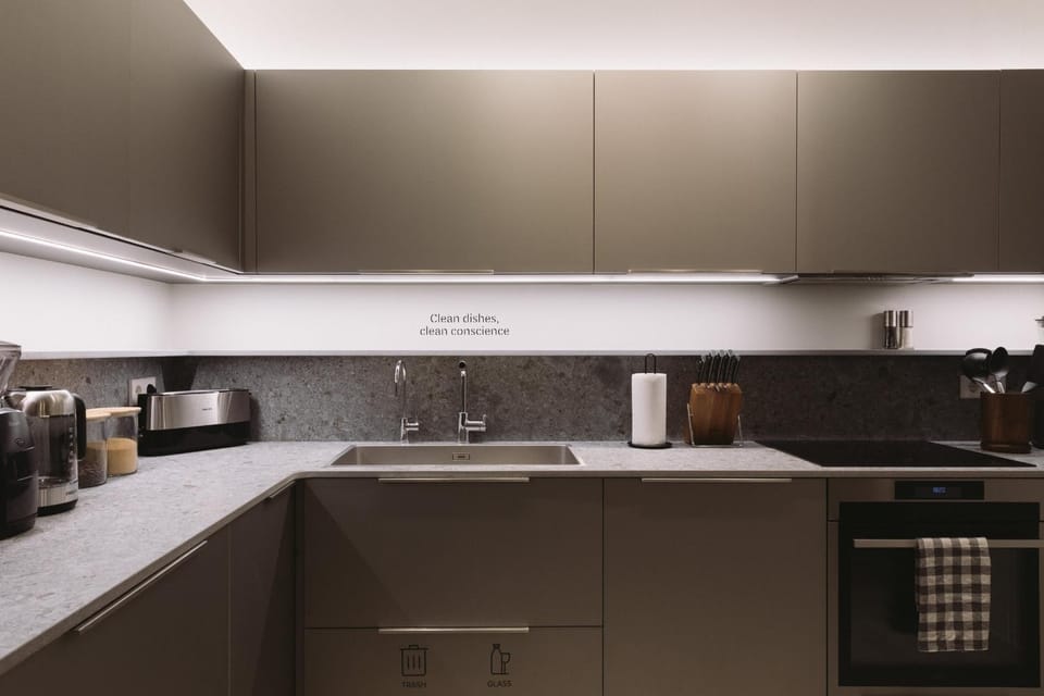 Coffee/tea facilities, Kitchen or kitchenette, Kitchen or kitchenette, oven, stove, toaster, Internal: Not applicable to any particular room
