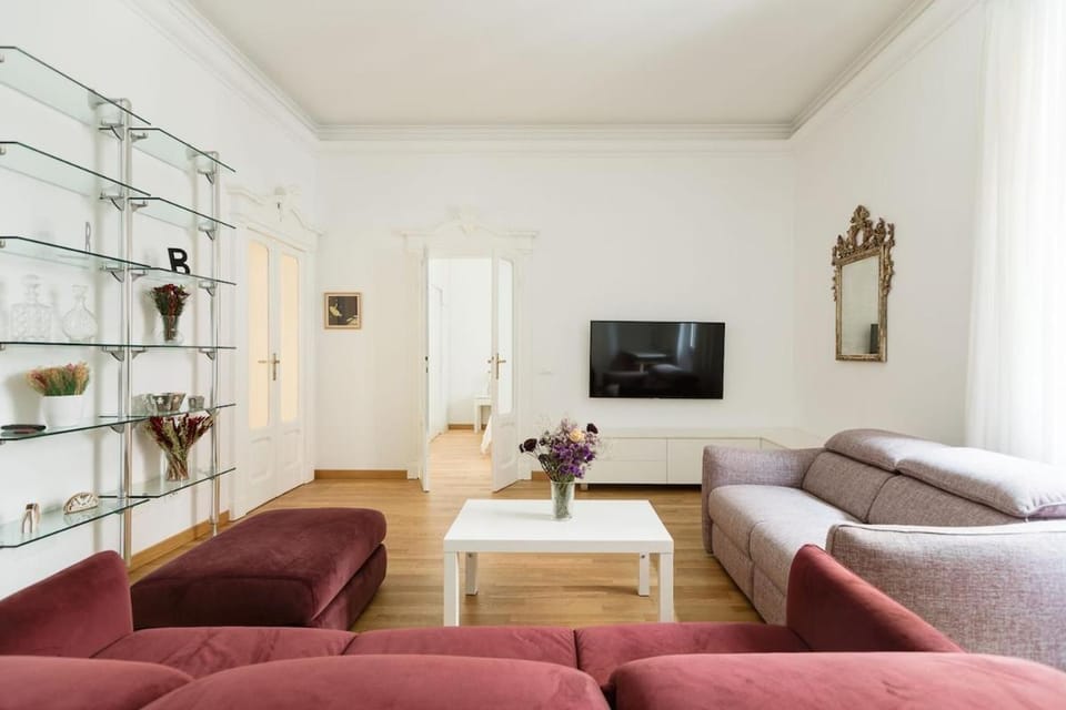 Communal lounge/ TV room, TV and multimedia, Living room, Seating area, Evening entertainment
