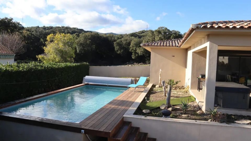 Property building, Swimming pool