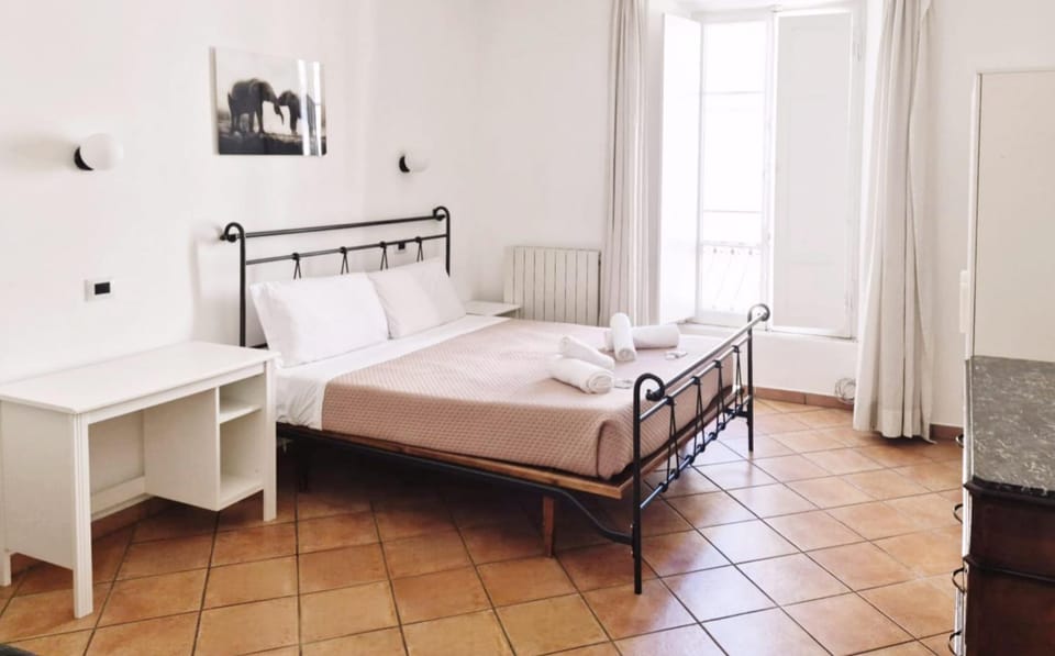Bed, TV and multimedia, Bedroom, wardrobe