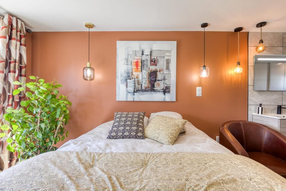 Property building, Living room, Bedroom
