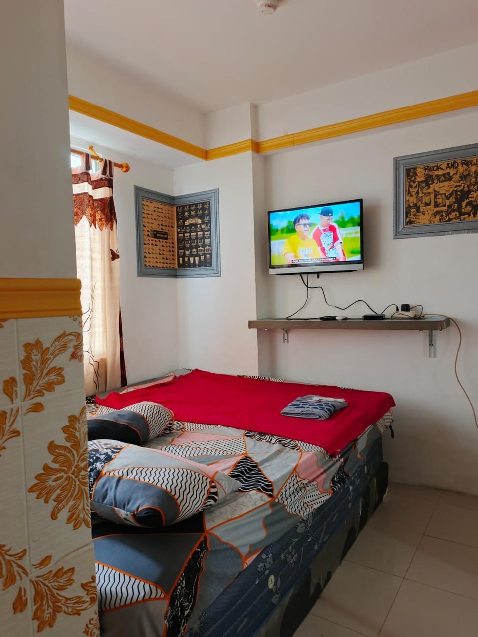 Bed, TV and multimedia, Bedroom