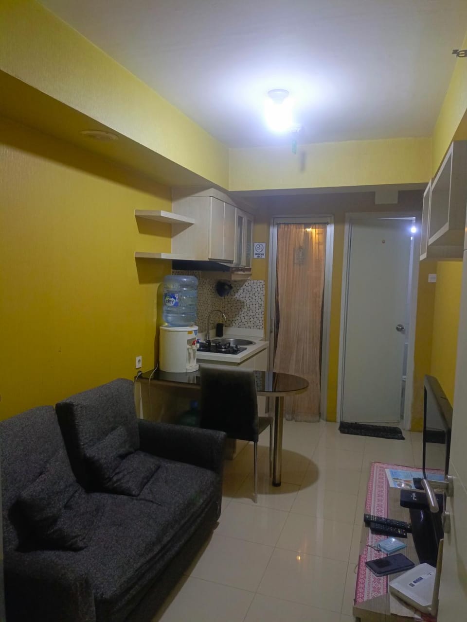 TV and multimedia, Kitchen or kitchenette, Living room, Seating area