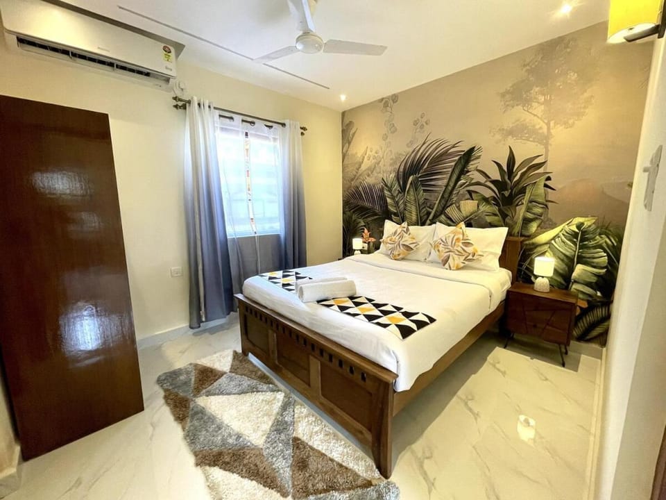 Bed, Photo of the whole room, Bedroom, wardrobe, air conditioner
