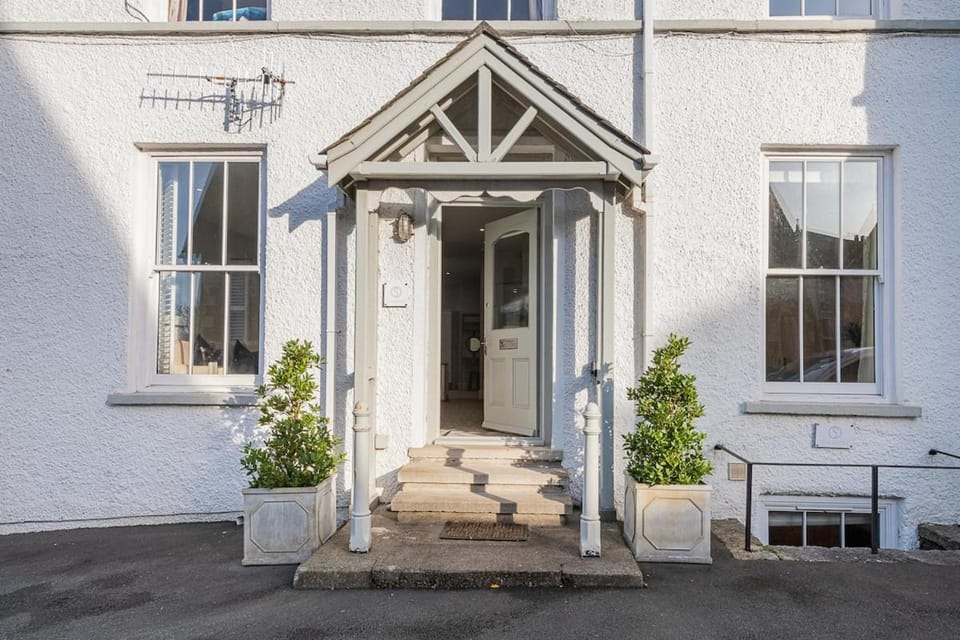 Property building, Facade/entrance