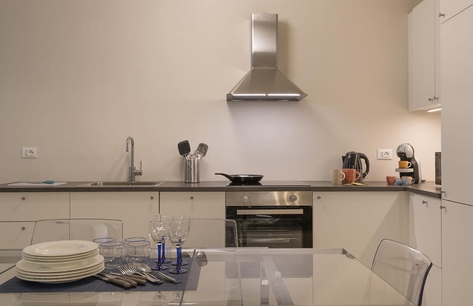 Kitchen or kitchenette, Dining area, stove