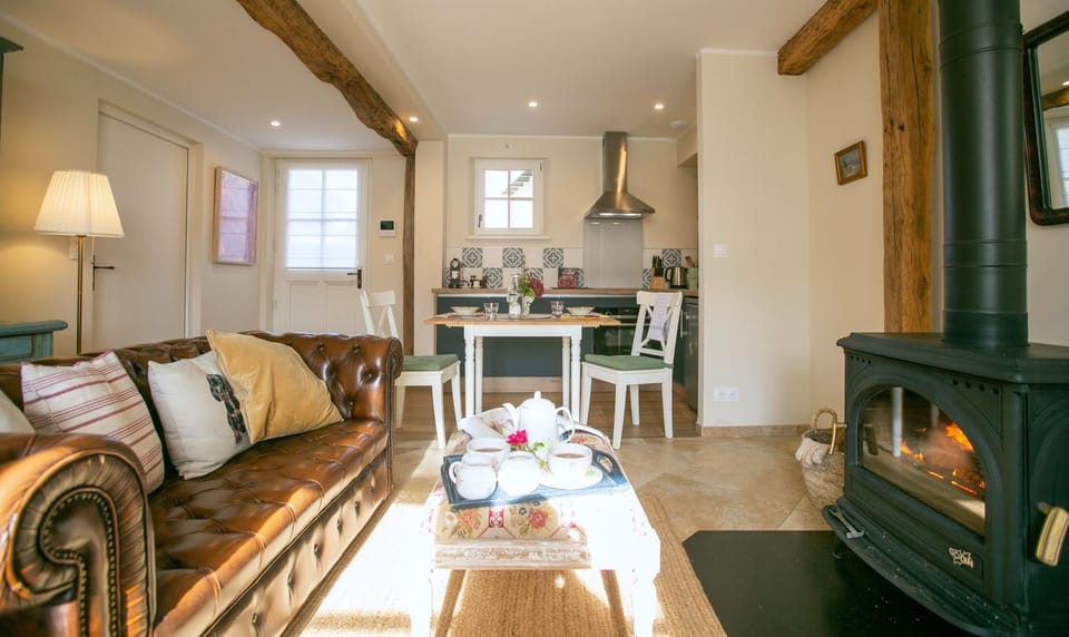 Aux Roses et aux Poutres Apartment in Normandy