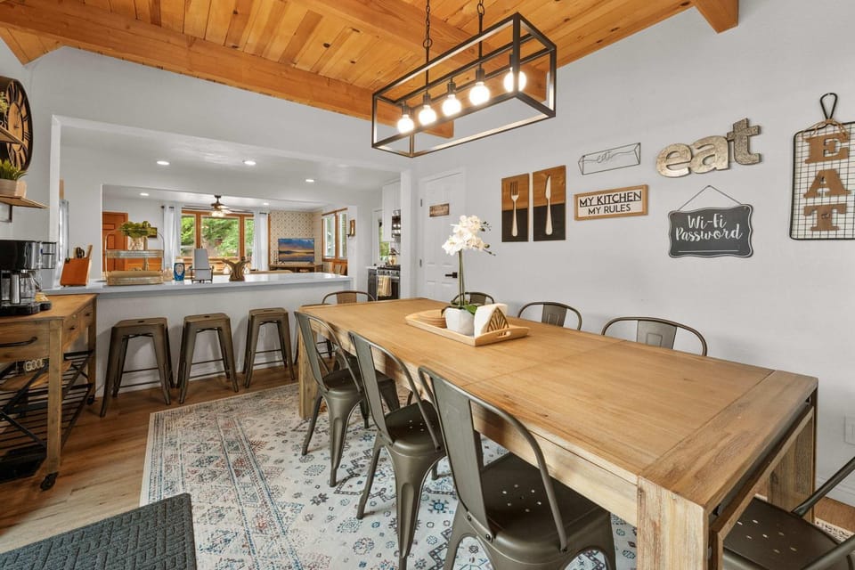 Navigate Stays 5BR Group Lodge Near Mountain & Fun House in Big Bear