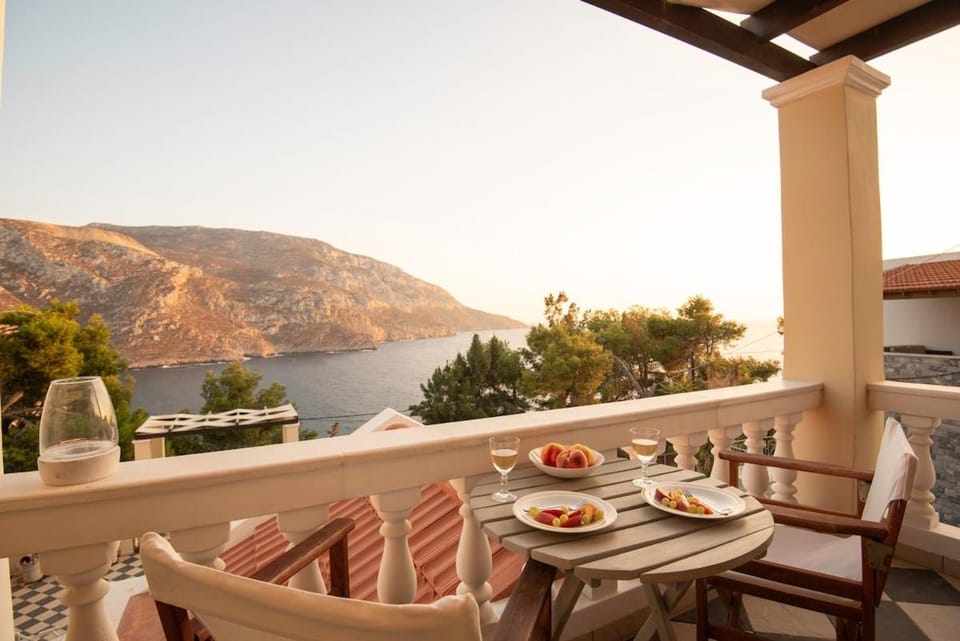 Patio, Day, Natural landscape, View (from property/room), Balcony/Terrace, Food and drinks, Dining area, Food, Mountain view, Sea view