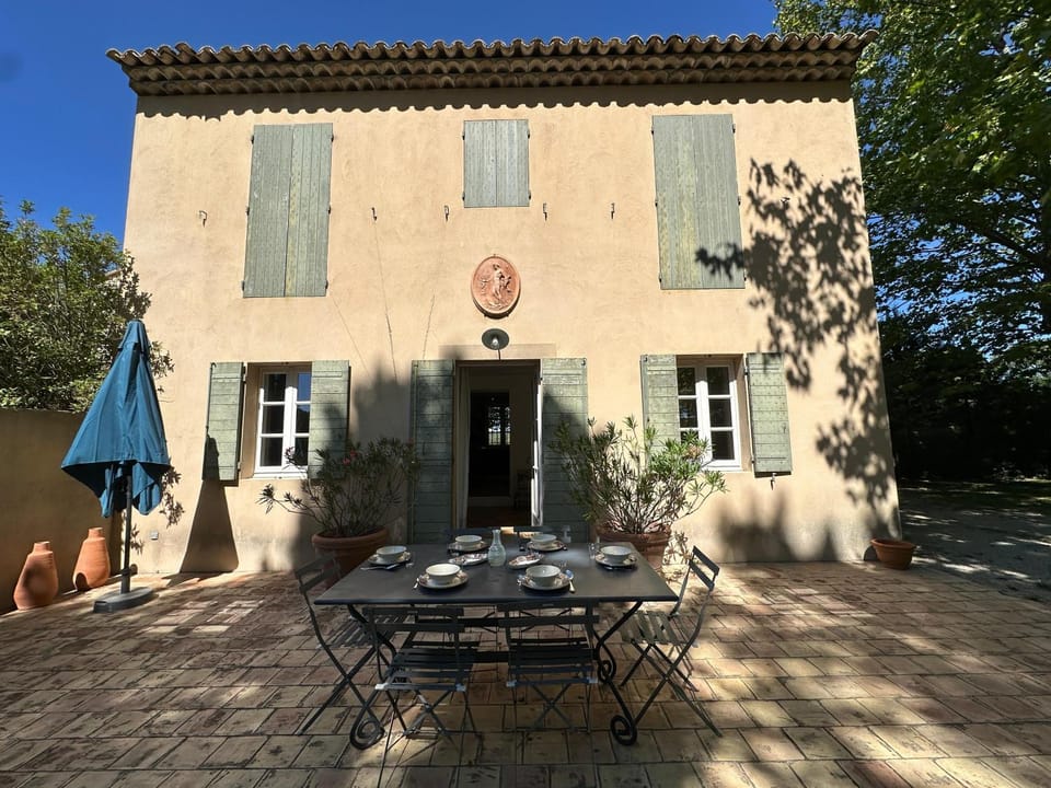 Property building, Patio, Day, Dining area