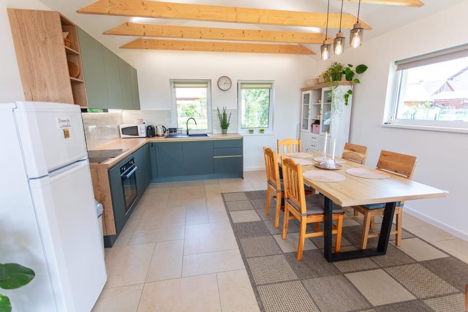 Dining area, kitchen