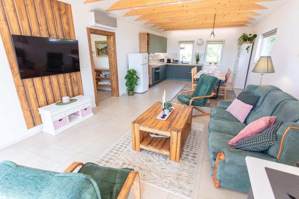 Living room, Dining area, kitchen