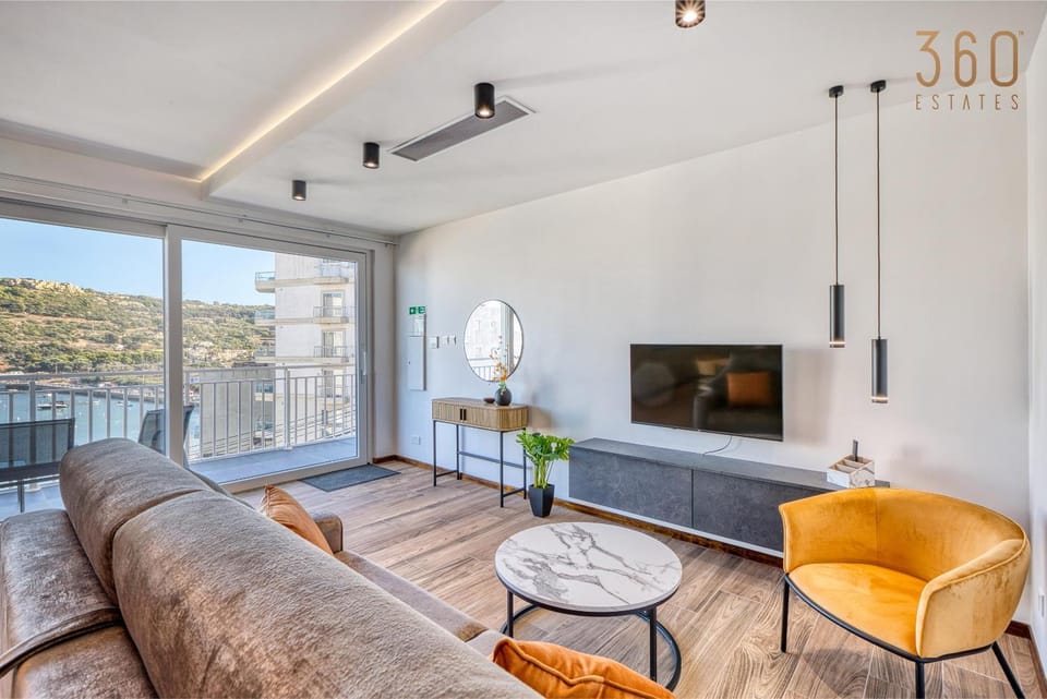 Communal lounge/ TV room, Balcony/Terrace, Living room, Seating area, Evening entertainment