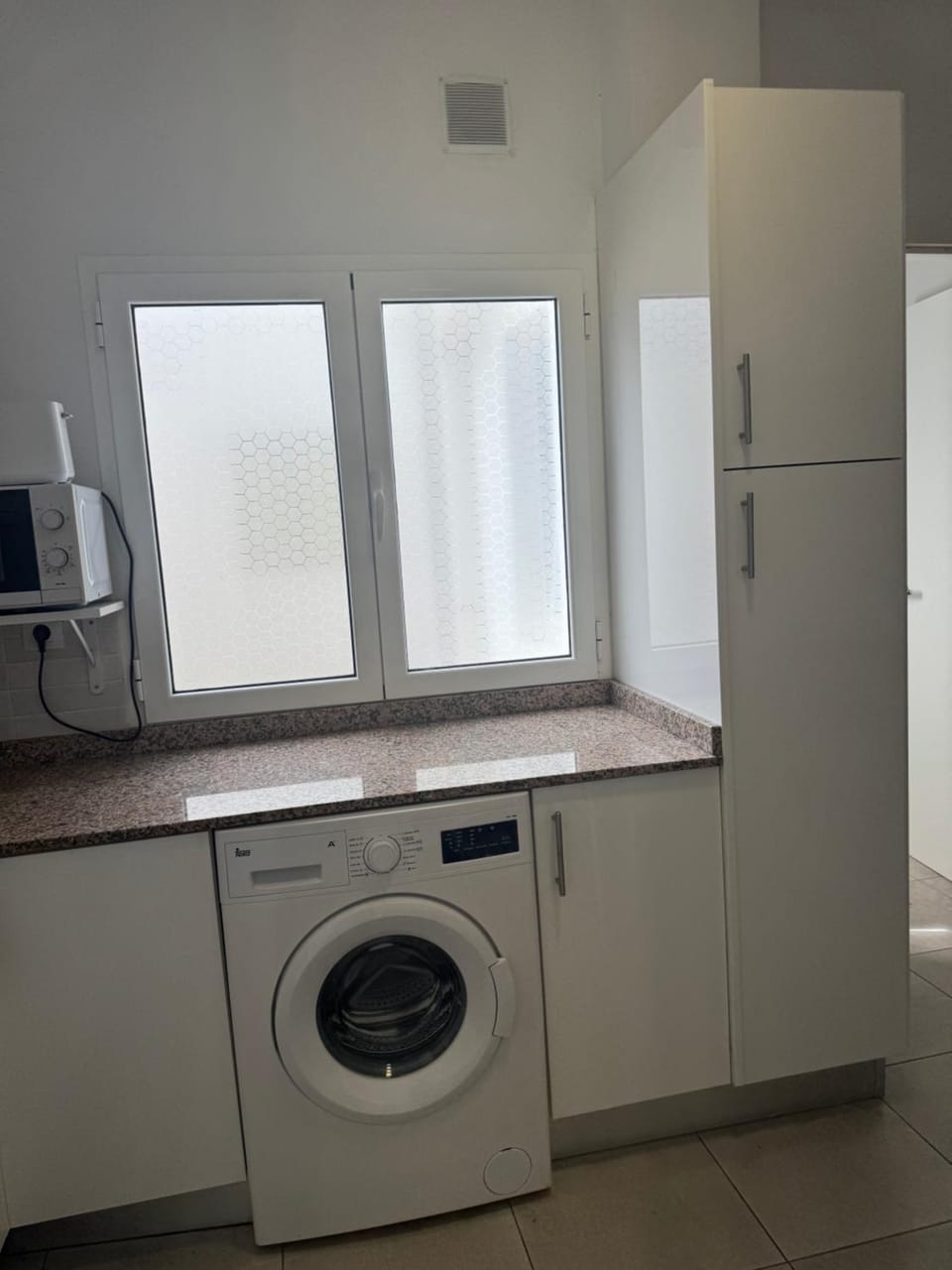 Kitchen or kitchenette, washing machine