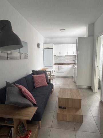 Kitchen or kitchenette, Seating area, Dining area