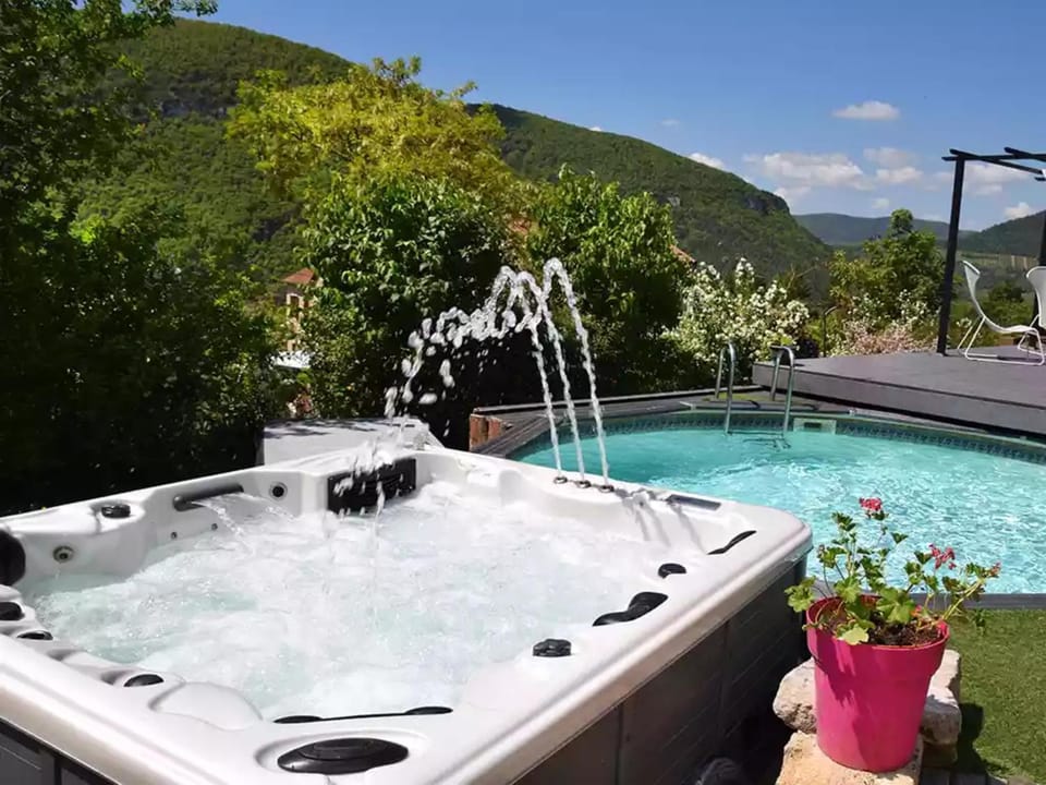 Property building, Swimming pool