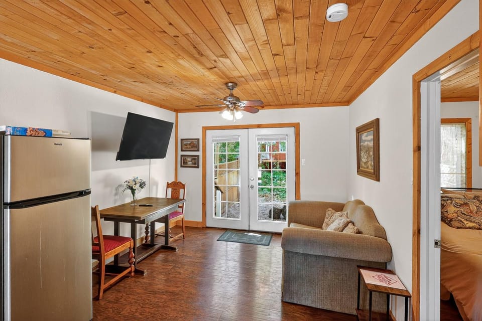 Cozy Cabin Near Wineries, Harbin Hot Springs cabin Cabin in San Francisco Bay Area