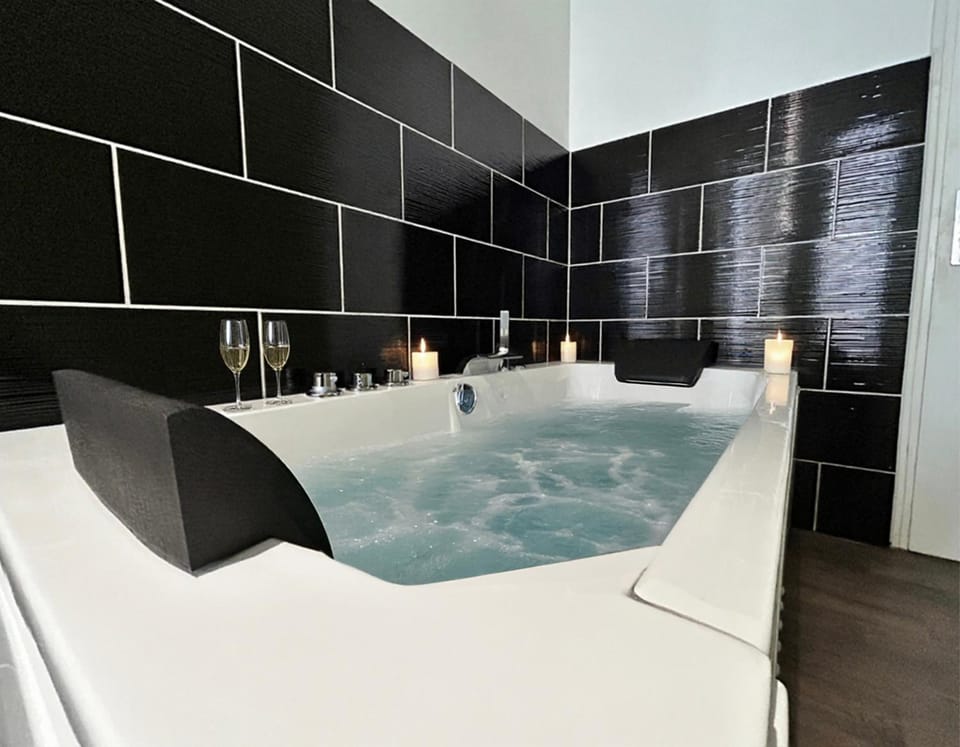 Jacuzzi Balnéo Privé, Jardin Cosy, Fibre Rapide Apartment in Hauts-de-France