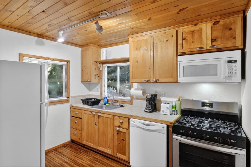 Dog-Friendly Wine Country Cabin cabin Cabin in San Francisco Bay Area
