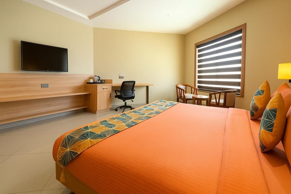 Bed, TV and multimedia, Living room, Photo of the whole room, Bedroom