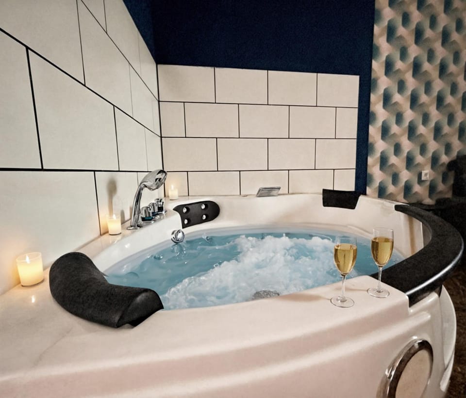 Baignoire Balnéo, Baby-foot & WiFi Fibre Apartment in Hauts-de-France