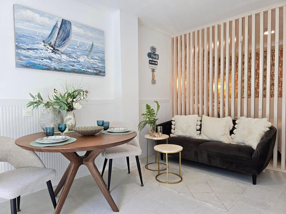 Living room, Seating area, Dining area