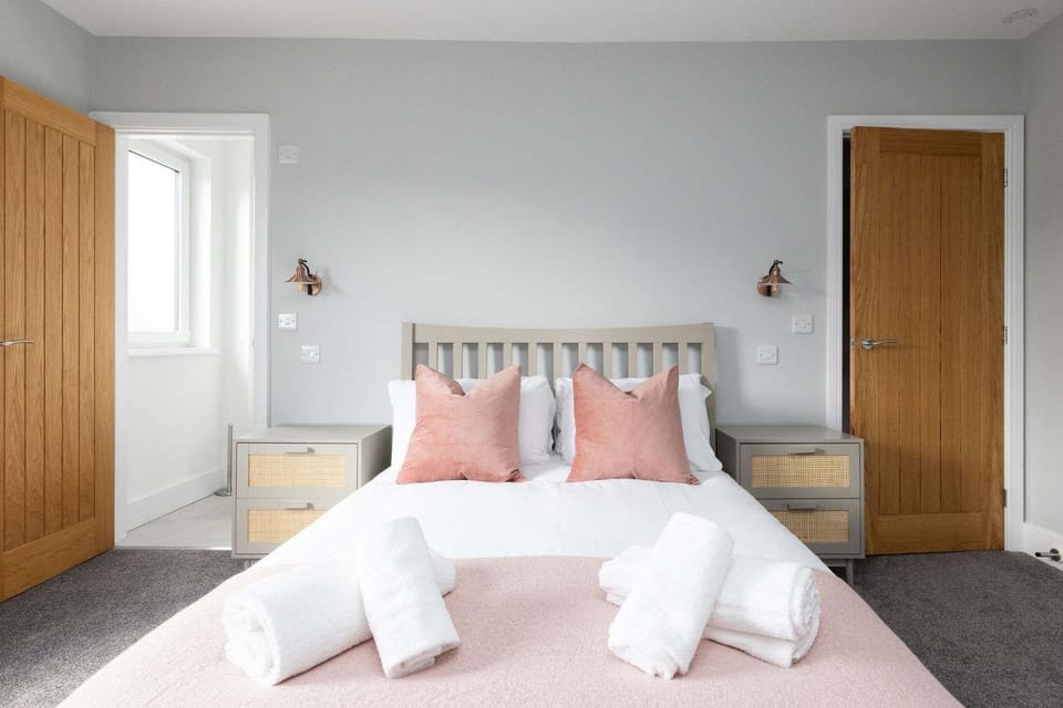 Modern 5-Bedroom Retreat Nr Coast House in Chichester District