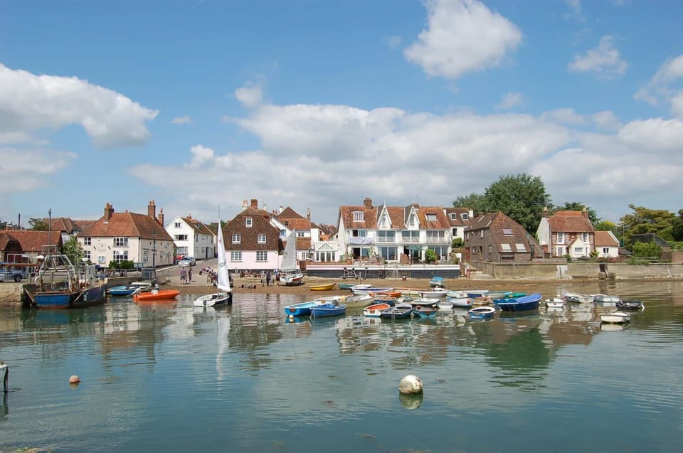 Modern 5-Bedroom Retreat Nr Coast House in Chichester District