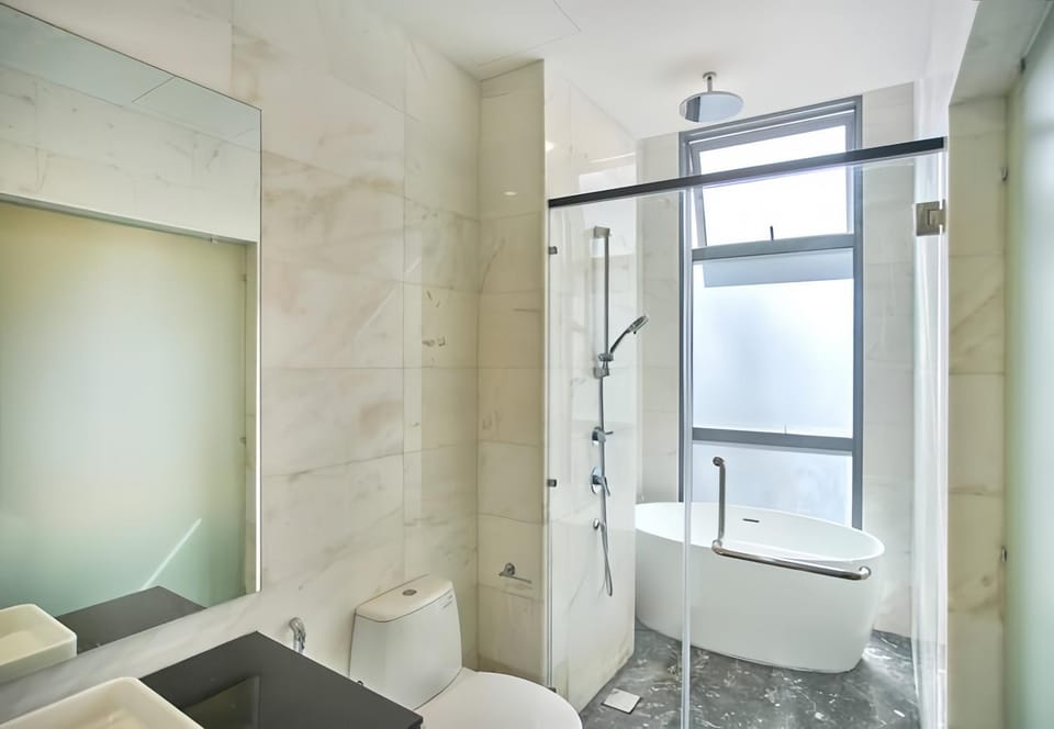 Shower, Toilet, Bathroom, Bath, bidet, towels