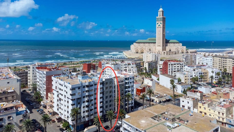 Property building, Nearby landmark, Bird's eye view, Beach, City view, Landmark view, Sea view, Location