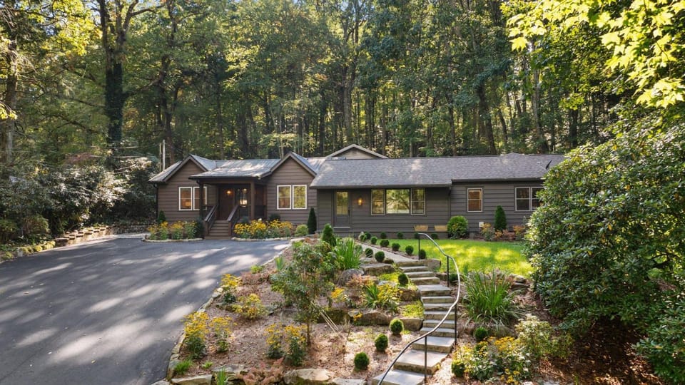 Dahlia House, 3 BDRM Walk To Town House in Highlands