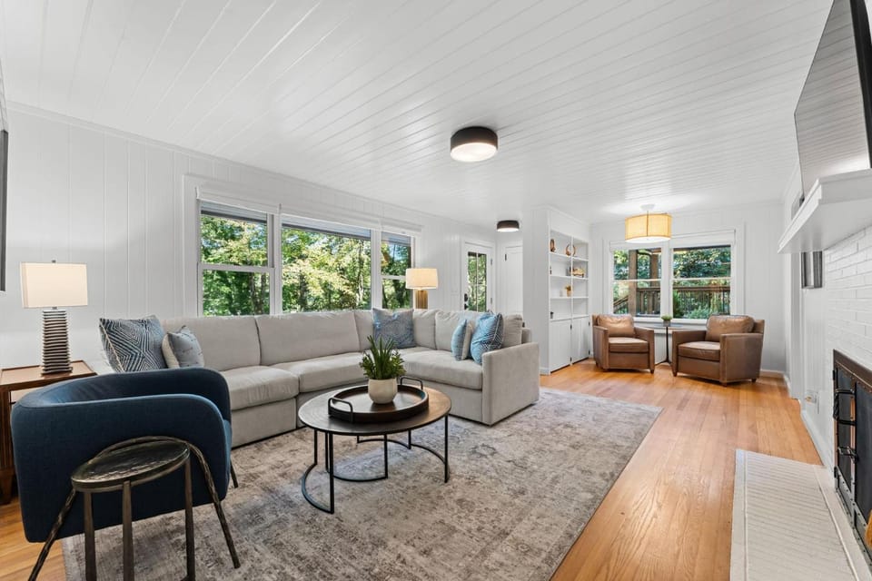Dahlia House, 3 BDRM Walk To Town House in Highlands
