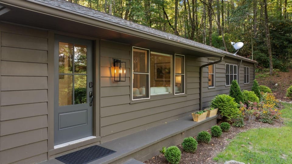 Dahlia House, 5 BDRM, Walk to town House in Highlands