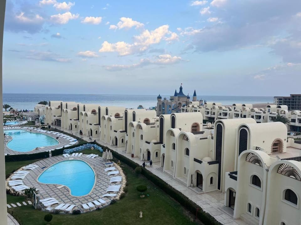 Pool view, Sea view