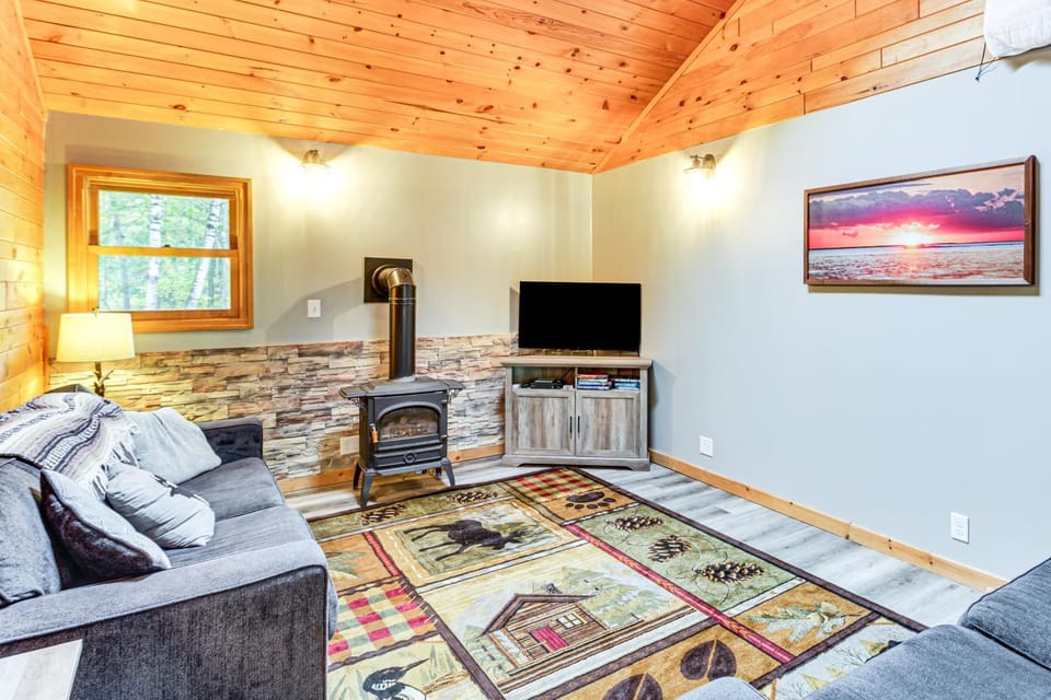 Sauna + Deck: Wooded Cabin on Lake Vermilion! Cabin in Lake Vermilion