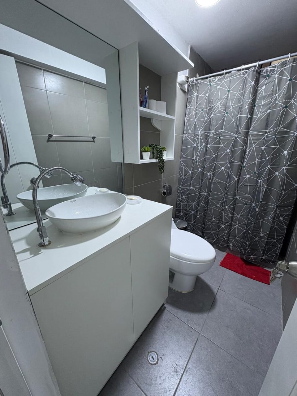 Shower, Toilet, Bathroom, Bath, towels