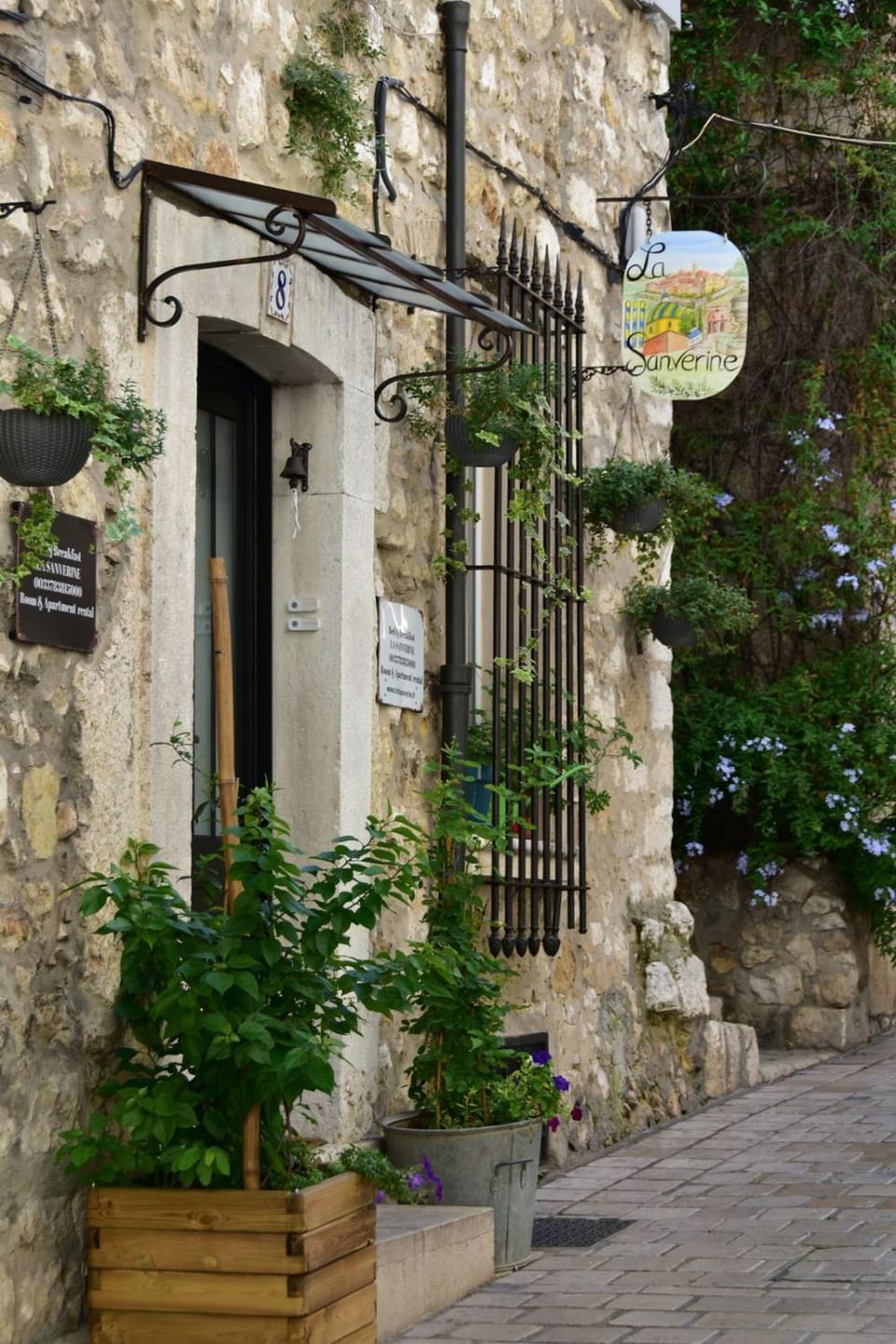 Property building, Facade/entrance