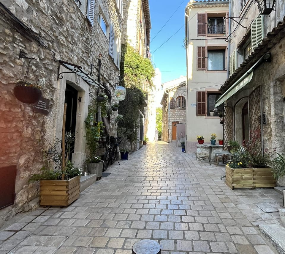 Neighbourhood, Street view
