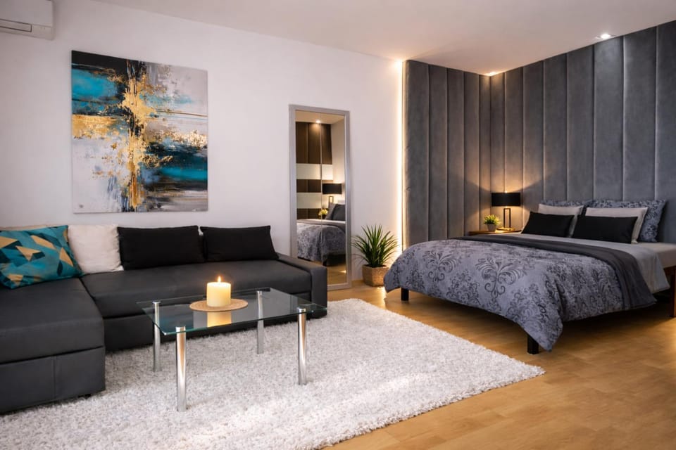 Bed, Living room, Photo of the whole room, Seating area, Bedroom