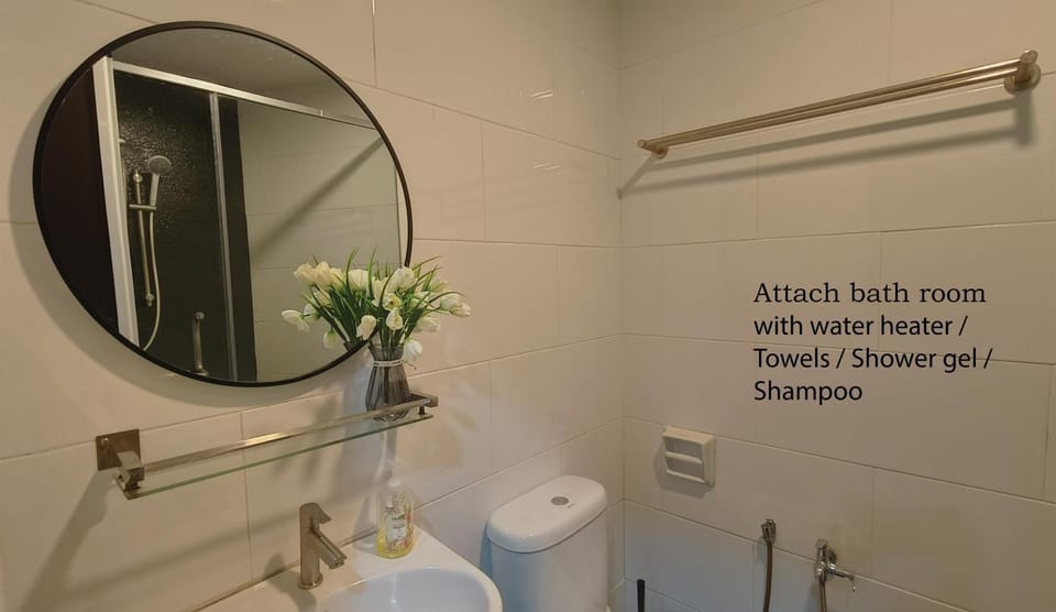 Toilet, Bathroom, towels