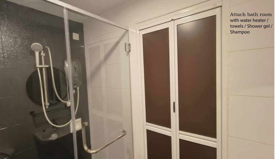Toilet, Bathroom, towels