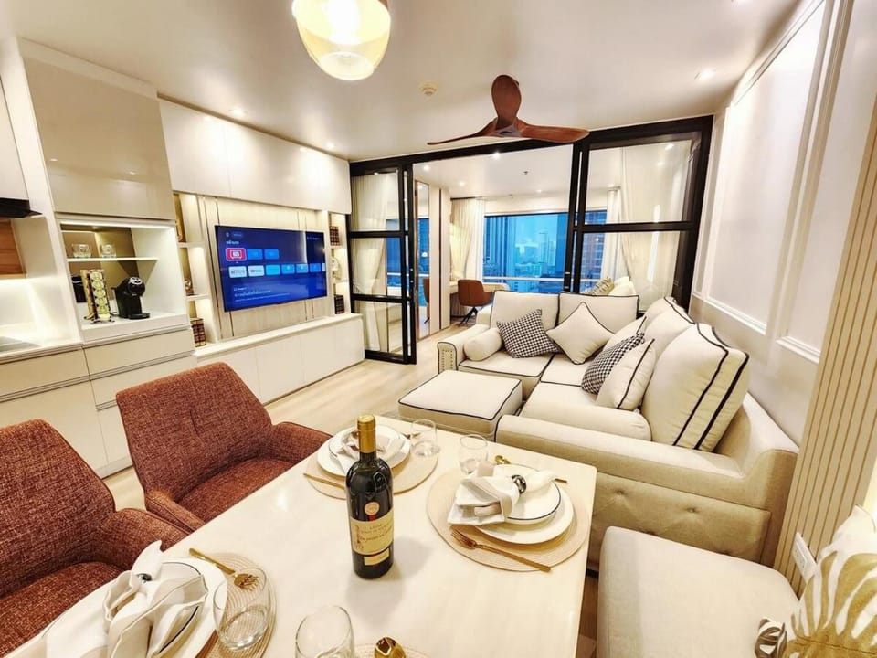 คอนโดสุขุมวิทสวีท เรียบหรู อบอุ่น ครบครัน Apartment in Bangkok